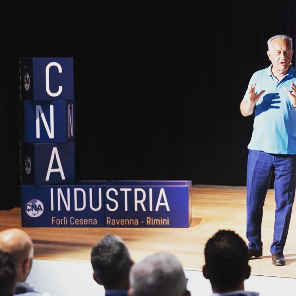 Evento personalizzato con cubi in cartone CNA