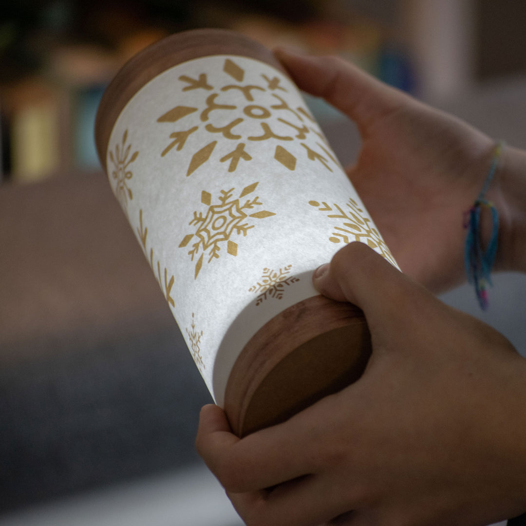 Kami: The Magic Advent Lantern to Wait for Santa Claus with Children