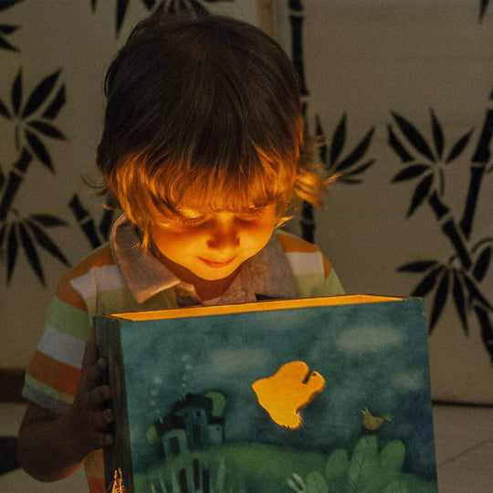 Montessori Spielzeugkiste und Playpotai Märchenlampe