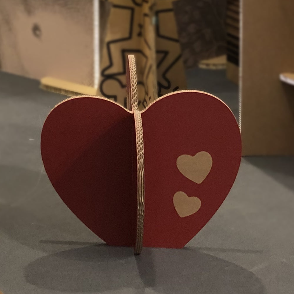Décoration de vitrine en forme de cœur pour la Saint-Valentin : un design durable pour la maison et les magasins